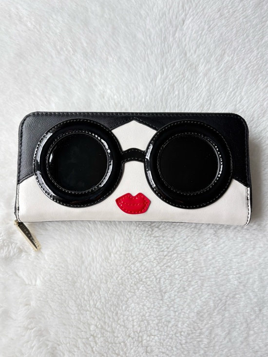 Alice + Olivia Handbags - Alice + Olivia Stace Face Zip Wallet, New!